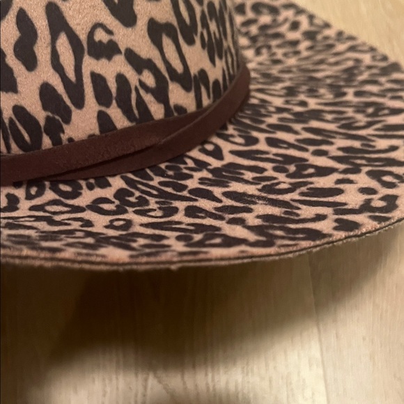 Adora leopard hat - Picture 3 of 7